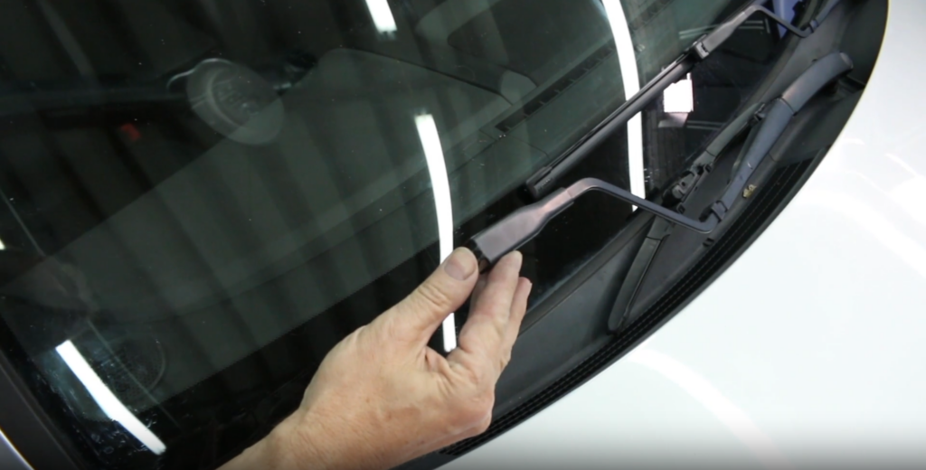 How To Remove Replace A Windshield Wiper Arm Autozone