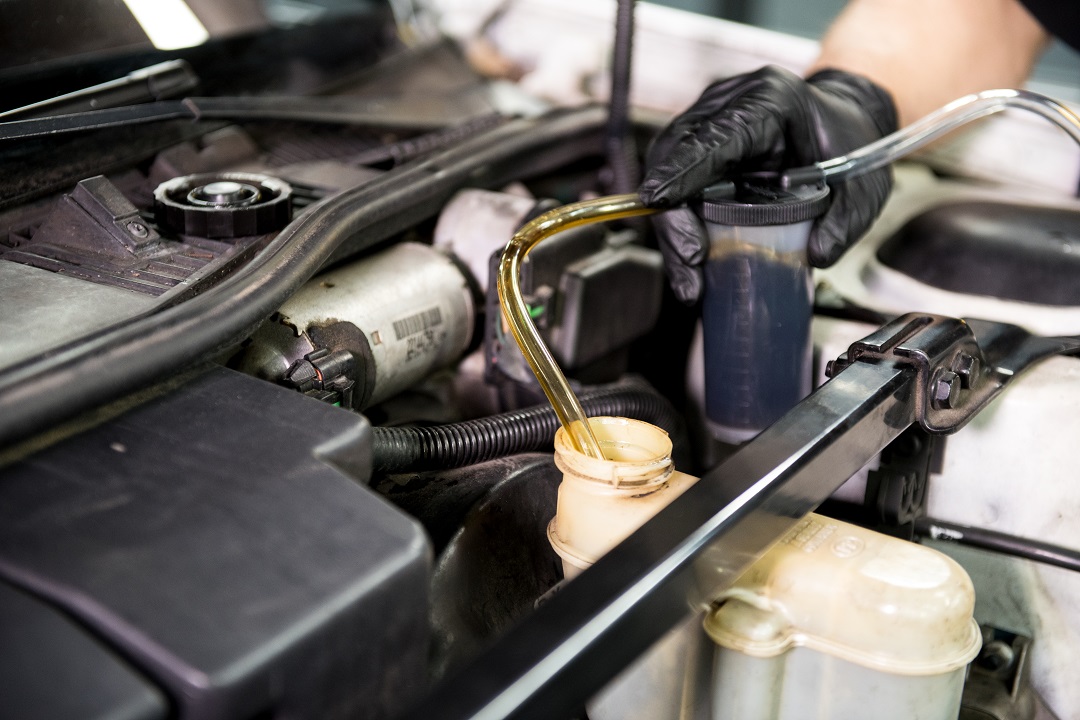 DOT 3 vs. DOT 4 Brake Fluid: What's the Difference? - AutoZone