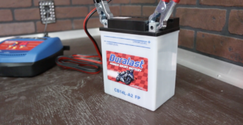 Using a smart charger to charge a powersport battery from Duralast