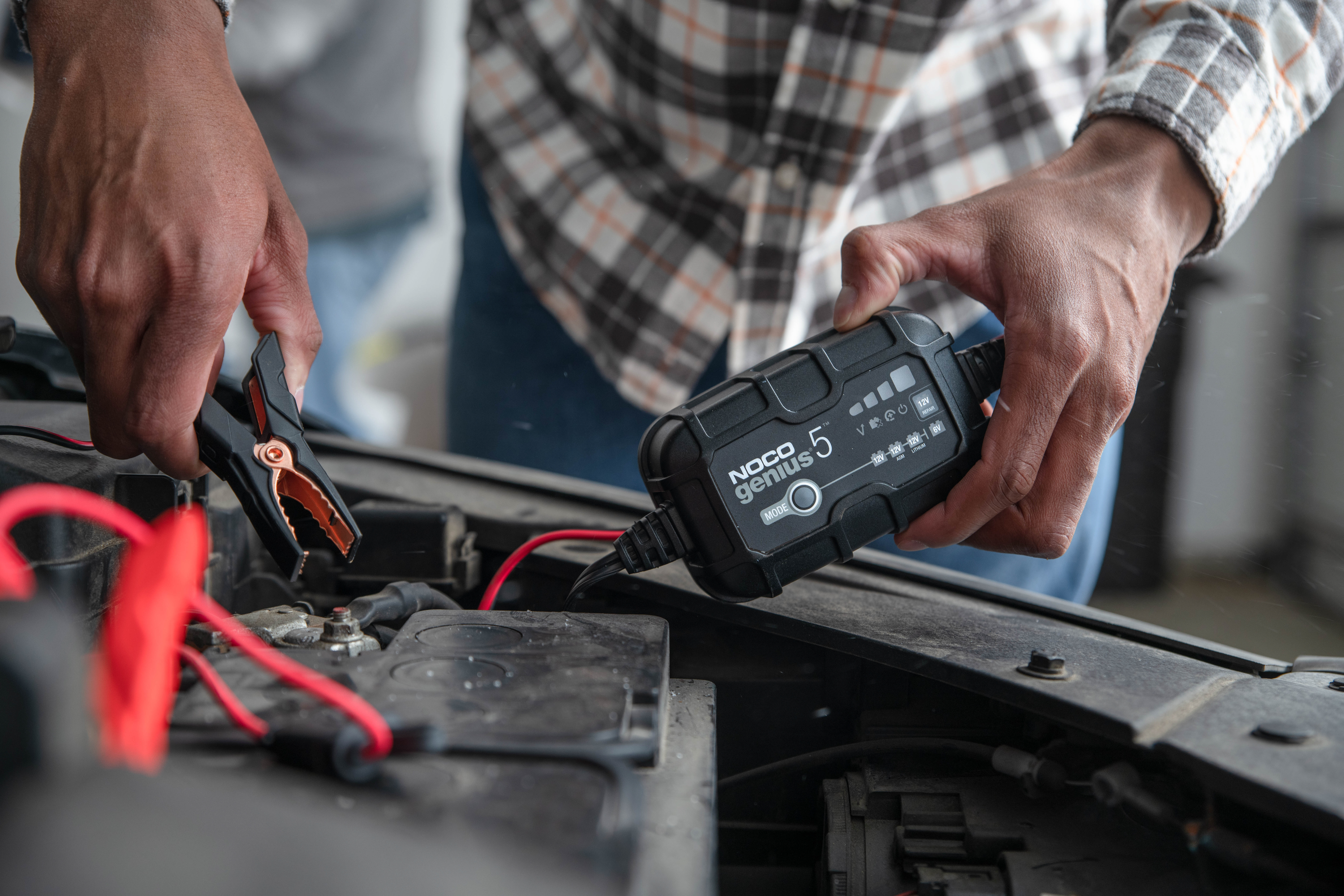 How to Use a NOCO Portable Jump Starter - AutoZone