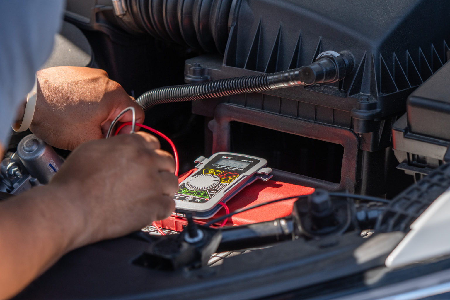 how-to-test-a-car-battery-with-a-multimeter-it-still-runs