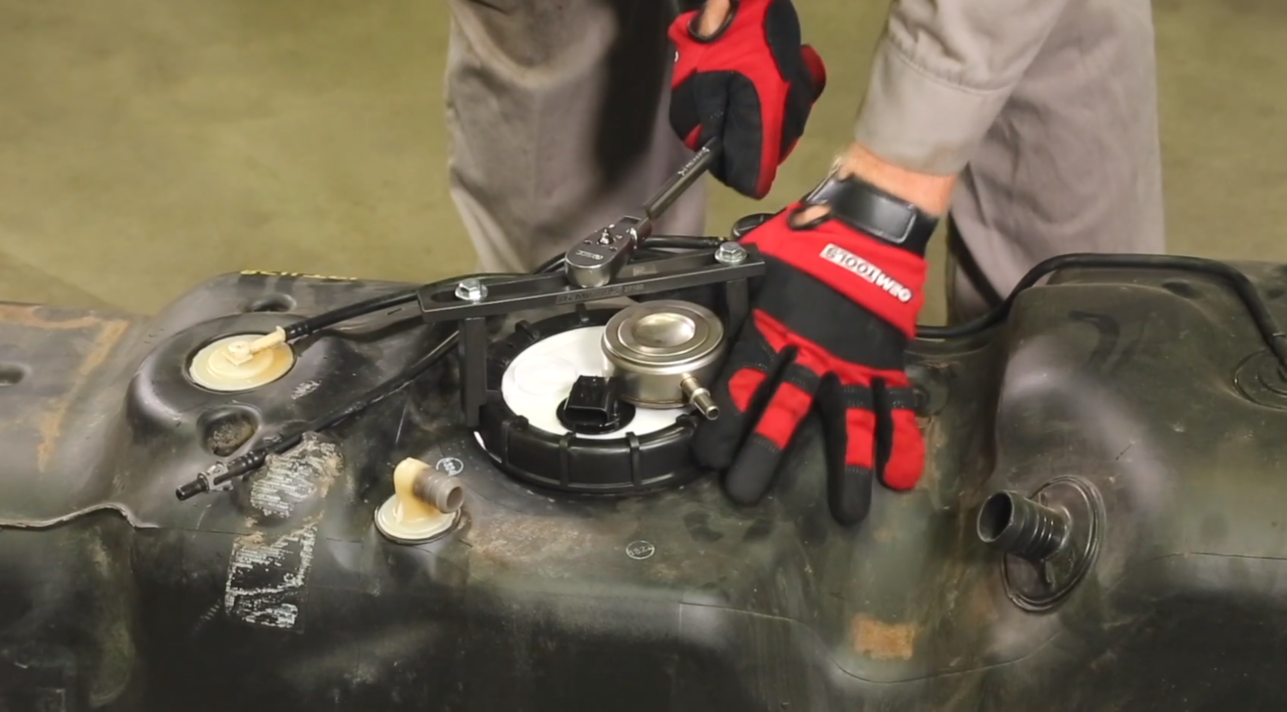 How to Replace a Fuel Pump - AutoZone